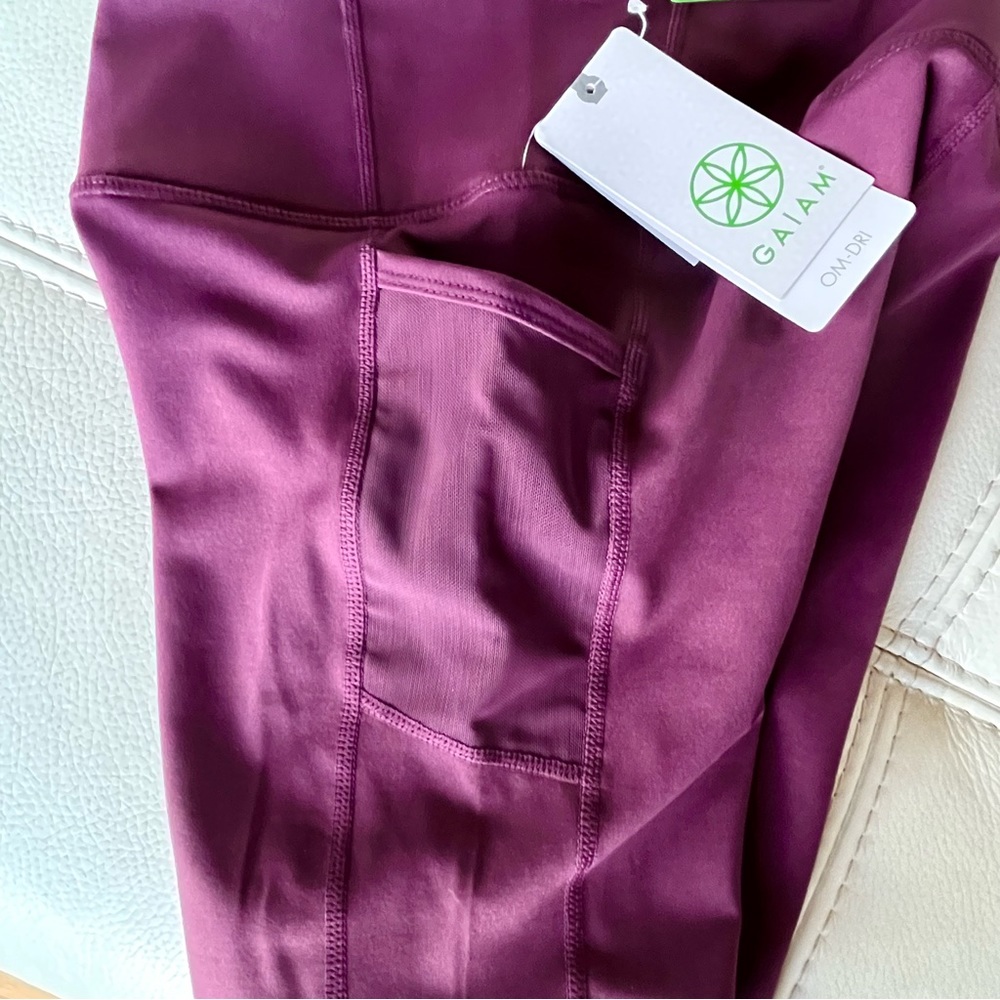 NWT Gaiam Om High-Waisted mesh pocket fitted shorts - Picture 4 of 5